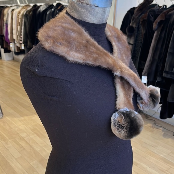 Cross Cross Pom Collar - Picture 2 of 3